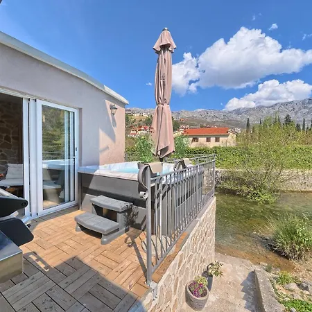 Holiday Home Zrnovnica Exterior photo