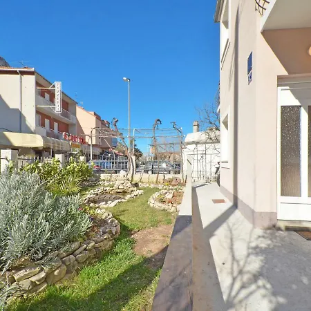 Holiday Home Zrnovnica Exterior photo