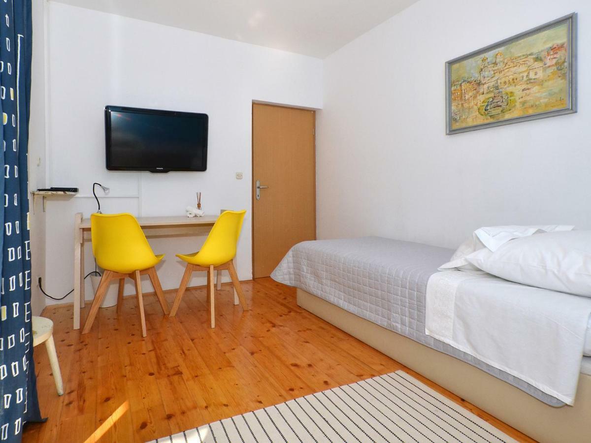 Holiday Home Zrnovnica Casa vacanze *