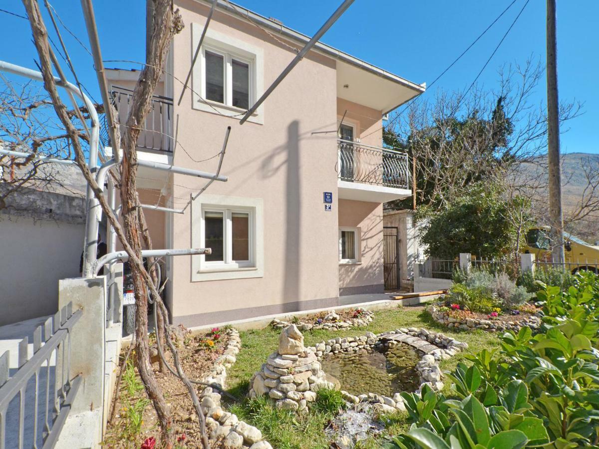 Holiday Home Zrnovnica Casa vacanze *